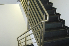 edelstahlbau-gelaender-buerohaus