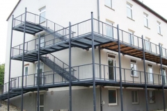 7-laufsteg-balkonanlage-wohnhaus